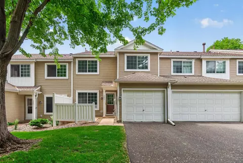 401 Leeward Trl, Woodbury, MN 55129