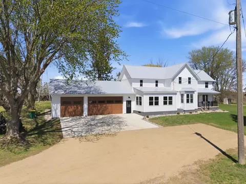 13291 Pony Rd, Belle Plaine, MN 56011