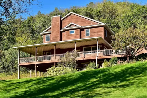 24242 Pfeiffer Hill Rd, Winona, MN 55987