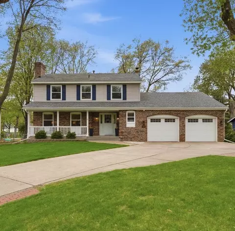 8390 Sunnyside Rd, Mounds View, MN 55112