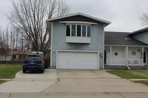 2108 28th Ave S, Fargo, ND 58103