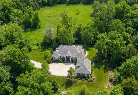 128 Peavey Ln, Wayzata, MN 55391