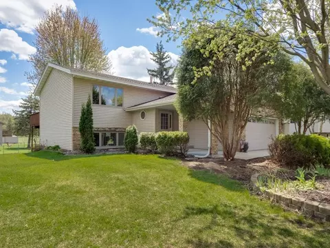 879 Westview Ct, Shoreview, MN 55126