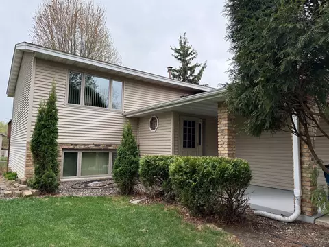 879 Westview Ct, Shoreview, MN 55126