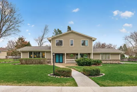 7133 Montrose Rd, Woodbury, MN 55125