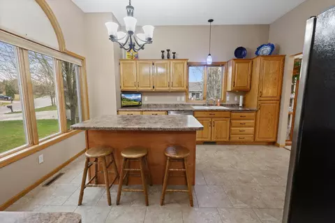 Kitchen - 1909 Prairie Hill Rd, Saint Cloud, MN 56301 photo 2 of 6