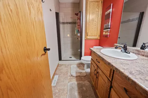Bath - 1909 Prairie Hill Rd, Saint Cloud, MN 56301 photo 1 of 5