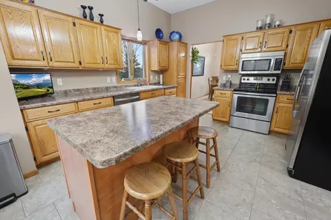 Kitchen - 1909 Prairie Hill Rd, Saint Cloud, MN 56301 photo 4 of 6