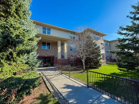 9201 Medicine Lake Rd #307, Golden Valley, MN 55427