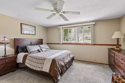 Bedroom - 8317 Beard Rd, Bloomington, MN 55431 photo 4 of 5
