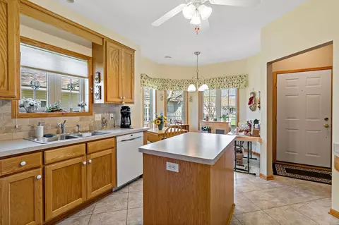 Kitchen - 2325 Gresham Ave N, Oakdale, MN 55128 photo 2 of 3