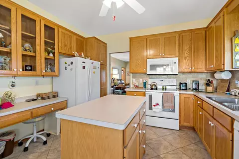Kitchen - 2325 Gresham Ave N, Oakdale, MN 55128 photo 3 of 3