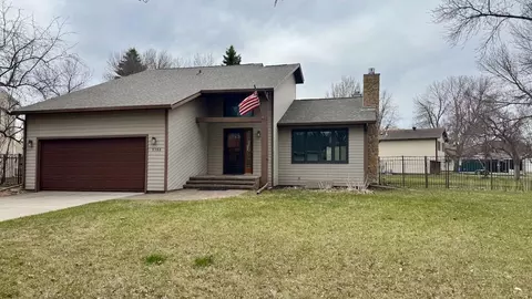 1751 23rd St S, Fargo, ND 58103