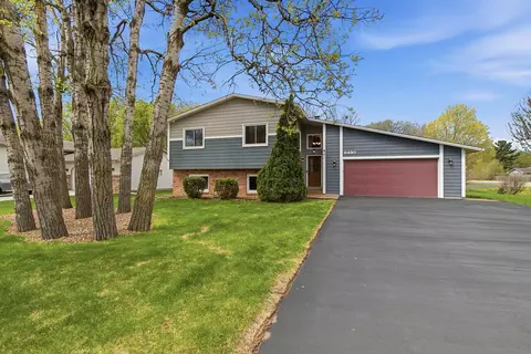 8490 Knollwood Dr, Mounds View, MN 55112
