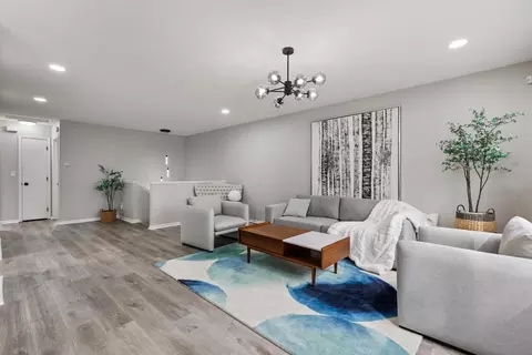 10307 Englewood Dr, Eden Prairie, MN 55347