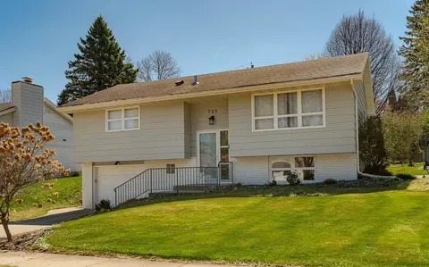 720 Zumbro Dr NW, Rochester, MN 55901