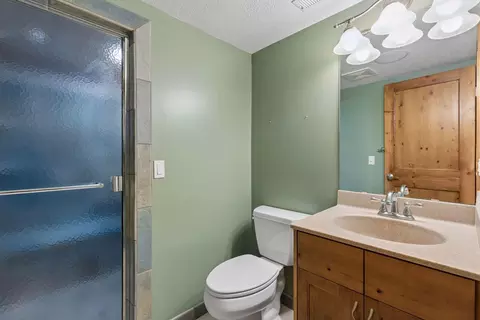 Bath - 7260 Jubert Ln, Corcoran, MN 55340 photo 5 of 6