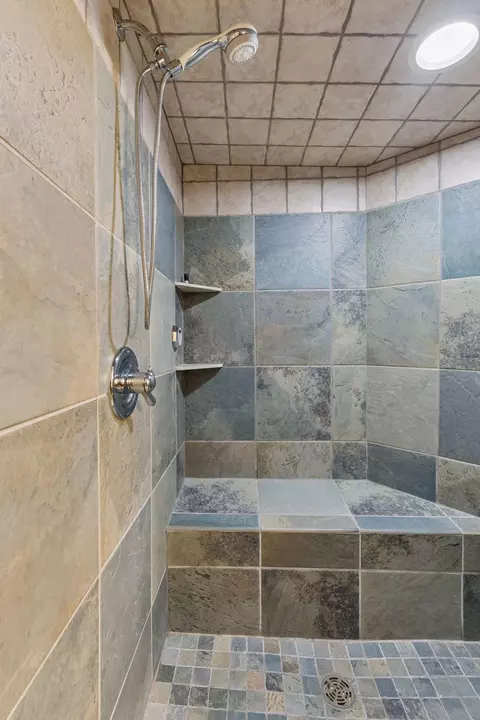 Bath - 7260 Jubert Ln, Corcoran, MN 55340 photo 6 of 6