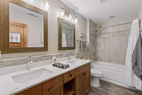 Bath - 7260 Jubert Ln, Corcoran, MN 55340 photo 4 of 6