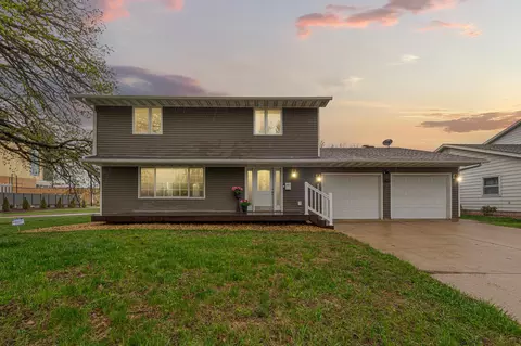 1110 Anderson Dr, Mankato, MN 56001