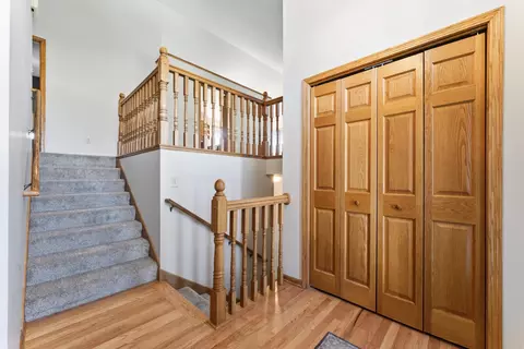 Entry Way - 465 8th St SW, Plainview, MN 55964 photo 3 of 4