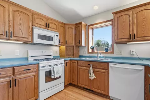 Kitchen - 465 8th St SW, Plainview, MN 55964 photo 3 of 5