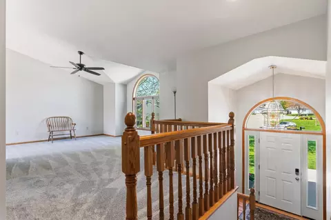 Entry Way - 465 8th St SW, Plainview, MN 55964 photo 1 of 4