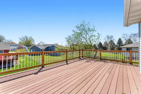 Exterior - 465 8th St SW, Plainview, MN 55964 photo 9 of 10