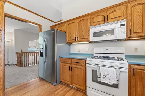 Kitchen - 465 8th St SW, Plainview, MN 55964 photo 2 of 5