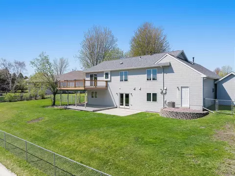 Exterior - 465 8th St SW, Plainview, MN 55964 photo 5 of 10