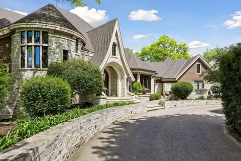 18083 Bearpath Trl, Eden Prairie, MN 55347
