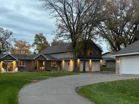 758 S Shore Dr, Detroit Lakes, MN 56501