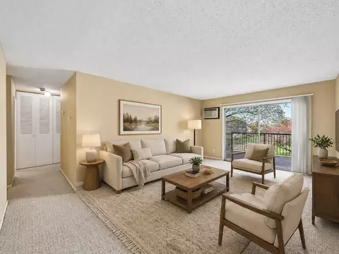 2800 Hillsboro Ave N #315, New Hope, MN 55427