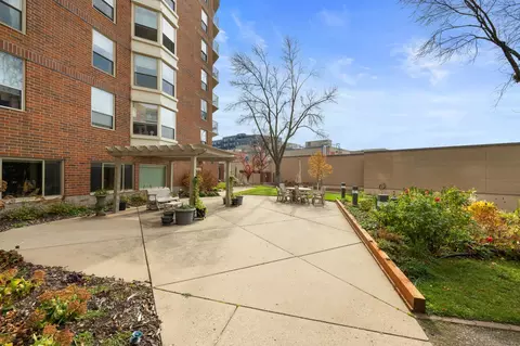 1425 W 28th St W #218, Minneapolis, MN 55408