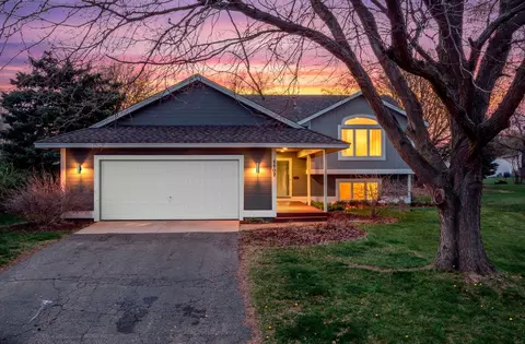 1107 Prairie Ct S, Shakopee, MN 55379