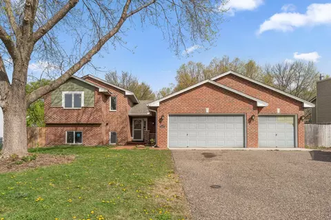 8568 Chanhassen Hills Dr S, Chanhassen, MN 55317