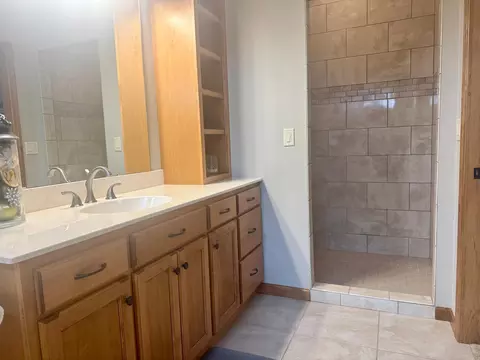Bath - 2122 37th St S, Saint Cloud, MN 56301 photo 2 of 5