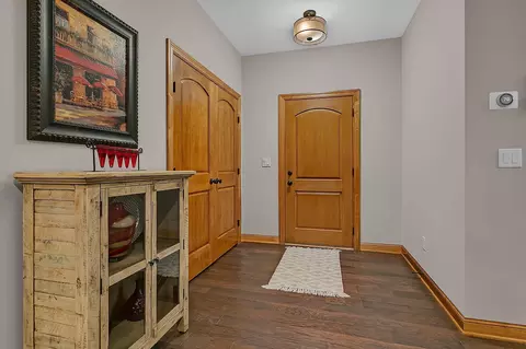Entry Way - 2122 37th St S, Saint Cloud, MN 56301 photo 2 of 5