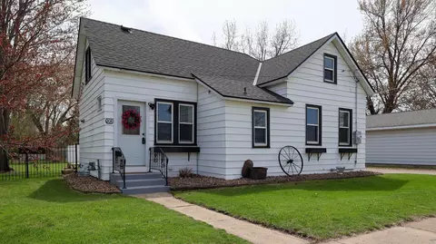 208 4th St S, Cold Spring, MN 56320