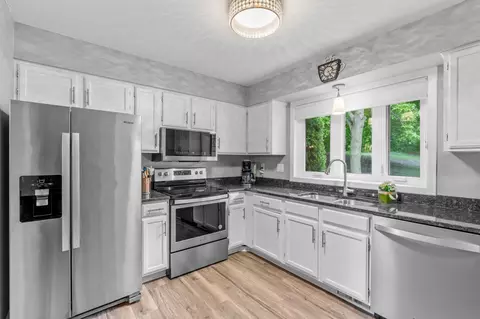 3980 Orchid Ln N, Plymouth, MN 55446