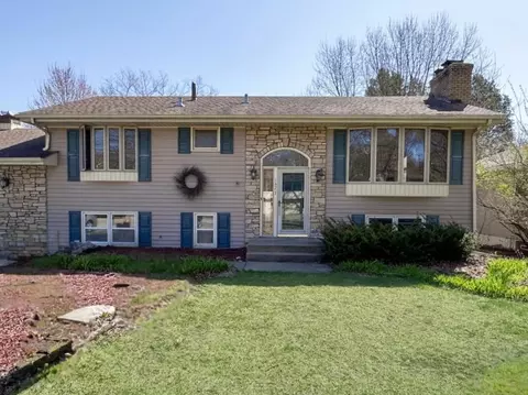 1373 Pike Lake Dr, New Brighton, MN 55112