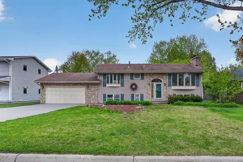 1373 Pike Lake Dr, New Brighton, MN 55112