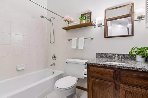 Bath - 2122 22nd St E, Minneapolis, MN 55404 photo 1 of 2