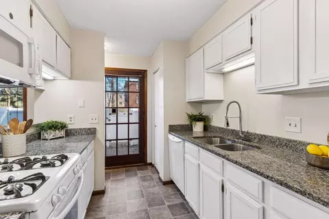 Kitchen - 2122 22nd St E, Minneapolis, MN 55404 photo 4 of 5