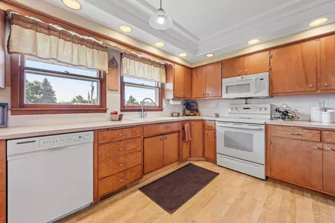 Kitchen - 16460 38th St SE, Mapleton, ND 58059 photo 4 of 5