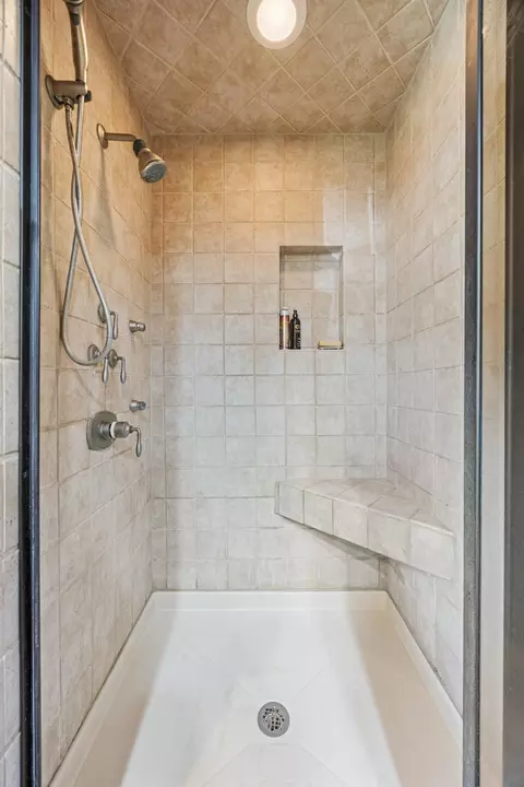 Bath - 16460 38th St SE, Mapleton, ND 58059 photo 2 of 5