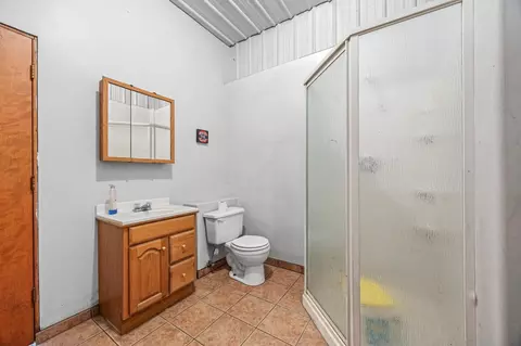 Bath - 16460 38th St SE, Mapleton, ND 58059 photo 4 of 5