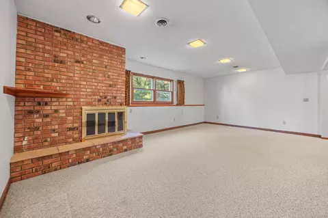 Living - 16460 38th St SE, Mapleton, ND 58059 photo 7 of 7