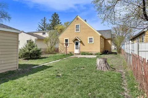 Exterior - 905 10th Ave SW, Austin, MN 55912 photo 4 of 7