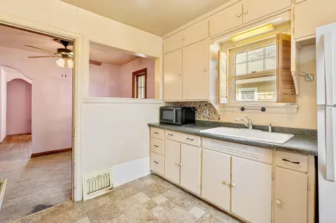 Kitchen - 905 10th Ave SW, Austin, MN 55912 photo 1 of 3